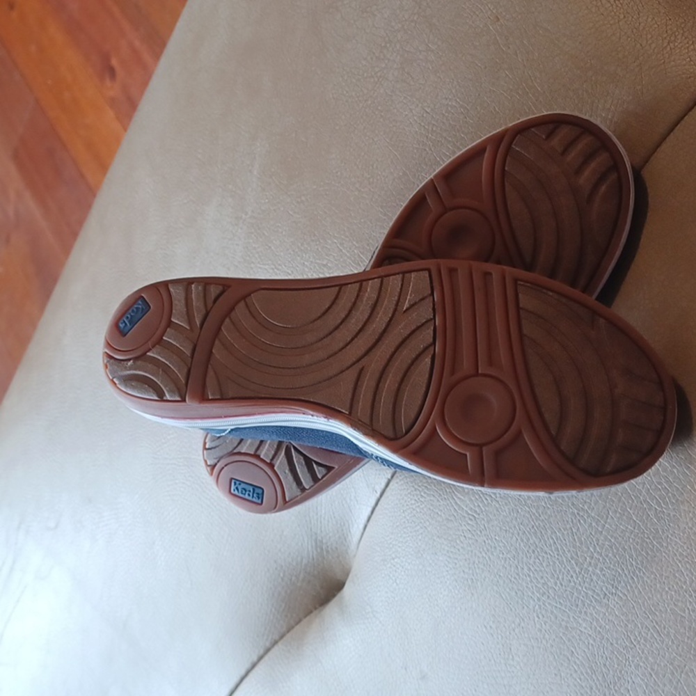 Shoes - Picture 3 of 4